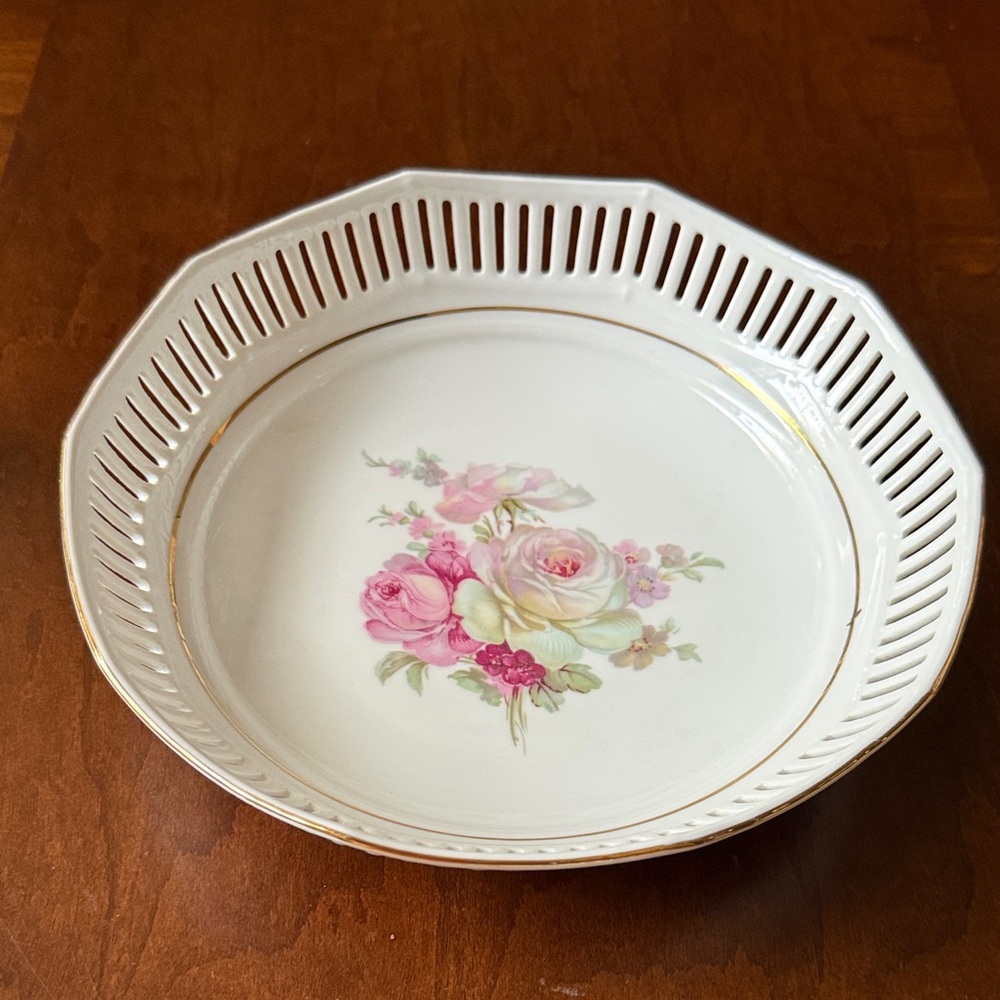 Ca 1959’s Schwarzenhammer Bavaria Germany reticulated porcelain bowl rose flower